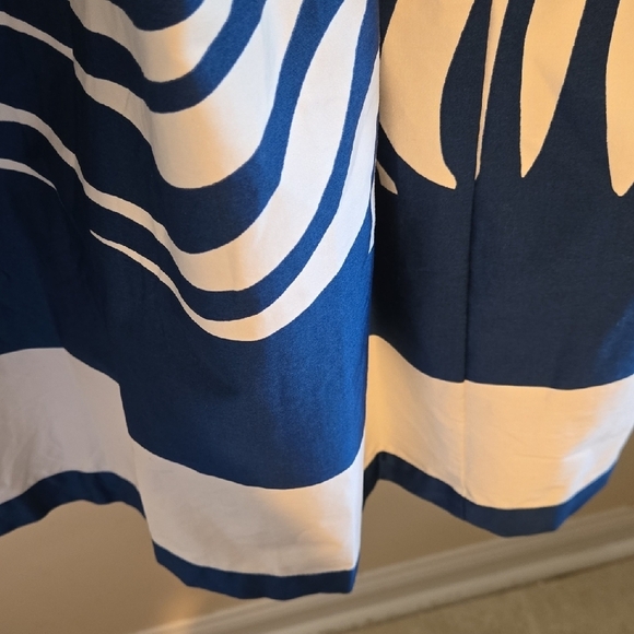 White House Black Market Blue and White V-Neck Sleeveless Midi Dress P2P 21 - Picture 4 of 8